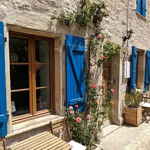  Hébergement de vacances Rue Des Fleurs Puycelsi France